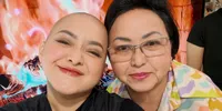 Lizzie Parra Cukur Habis Rambut, Ditemani Orang Tersayang saat Lawan Kanker