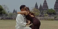Marion Jola Terima Lamaran Dennis Talakua di Prambanan, Resmi Tunangan