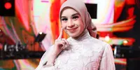 Mila DA Tunjukkan Aksi Gemas di Panggung DA8 TOP 12 Result, Dukung Adik Kelas