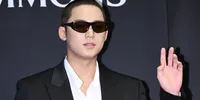 Mingyu SEVENTEEN Potong Cepak Jelang Wamil, Hadiri Event dengan Rambut Baru