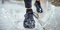 Musim Hujan Sepatu Jadi Susah Kering? Ini 5 Life Hacks yang Bisa Dicoba!