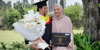 Poppy Bunga Rayakan Suami Lulus S3, Resmi Sandang Gelar Doktor