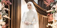 Potret Dea Annisa Kalem Jalani Pengajian Jelang Pernikahan dengan Mazaki Achmad