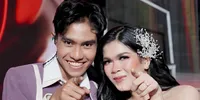 Potret Eby DA5 Gandeng Zahra di Panggung, Kompak Usai Rayakan Ultah