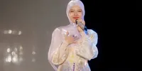 Potret Ghea Indrawari Tampil Berhijab di Tasikmalaya, Cantik Curi Perhatian