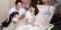 Potret Nanda Arsyinta Keluarga Lengkap Usai Melahirkan, Resmi Ibu Tiga Anak