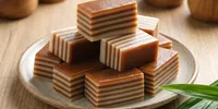 Resep Kue Lapis Gula Merah, Legit, Kenyal, dan Harum Santan