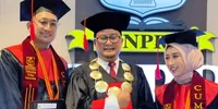 Reza Gladys dan Attaubah Mufid Raih Gelar M.Biomed, Sandang Predikat Cumlaude