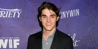 RJ Mitte Pemeran Walter White Jr. 'Breaking Bad' Meninggal Dunia Pada Usia 34