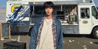 Selfie Jin BTS Bikin Gantungan Kunci Gucci Ludes Terjual