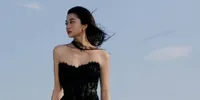 Sun Qian Anggun dengan Gaun Renda Hitam di Weibo Night 2026
