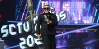 Toton Caribo, Wizz Baker, dan Fresly Nikijuluw Raih Penghargaan Penyanyi Berbahasa Daerah Paling Ngetop di SCTV Music Awards 2026