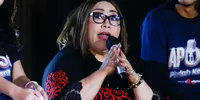 Warungnya Dikirimi Benda Aneh, Nunung Pilih Introspeksi Diri