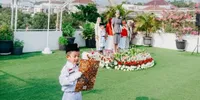 Yuni Shara Gelar Upacara 17 Agustus Bersama Murid PAUD Miliknya di Batu
