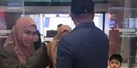 Momen Pertemuan Oki Setiana Dewi dan Ory Vitrio di Bandara Jadi Sorotan