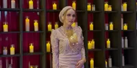 Momen Putri Isnari Kondangan Bareng Keluarga, Tampil Cantik Menawan