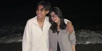 Potret Eby dan Zahra Pamer Kencan di Pantai, Tulis Caption Manis