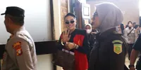 Siap Sidang, Potret Nikita Mirzani Tampil Slay Tenteng Tas Branded