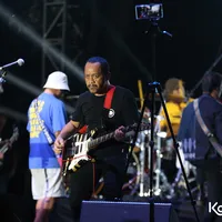 10 Potret Pas Band Tampil Enerjik di The 90's Festival, Vokalisnya: Berasa Capek Banget Sekarang