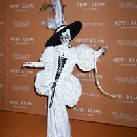 Totalitas! 25 Potret Seleb di Heidi Klum’s Halloween Party 2023, Siapa yang Layak Jadi Best Dressed?