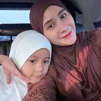 7 Gaya Anak Selebriti Saat Pakai Hijab yang Bikin Gemas, Ada Putri Nagita Slavina hingga Irish Bella