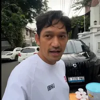 7 Potret Abigail Anak Ririn Ekawati Jualan Takjil, Laris Manis Sampai Pembeli Antre