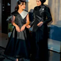 7 Potret Ashanty Elegan Berhijab Saat Dampingi Arsy Wisuda