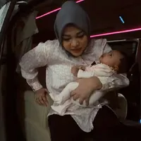 7 Potret Aurel Hermansyah Nginap di Rumah Krisdayanti, Nostalgia Masa Kecil Tangannya Pernah Masuk Lift - Tidur Sekamar Rame-Rame Sama Amora dan Kellen