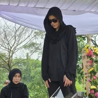 7 Potret Mita The Virgin Akui Hidupnya Kosong Tanpa Sang Ibu, Sudah Tak Punya Siapa-siapa Lagi