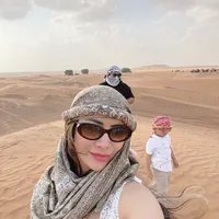 7 Potret Momo Geisha Liburan di Gurun Pasir Bareng Suami dan Anak-anaknya, Penuh Kehangatan