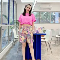 7 Potret OOTD Femmy Permatasari yang Bak ABG, Pede Pakai Hotpants Pamer Paha Ramping - Selalu Ceria dengan Outfit Warna-Warni