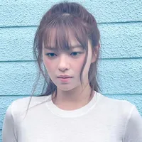 7 Potret Terbaru Jeongyeon TWICE yang Makin Langsing dan Bugar