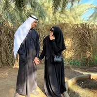 8 Potret Ali Syakieb Saat Umrah Disebut Habibi, Pancarkan Aura Ganteng Kenakan Sorban - Gemasnya Baby Guzel Digendong Sang Ayah