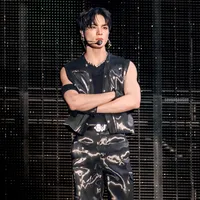 8 Potret Pesona Jeno NCT yang Makin Maskulin dan Kekar Berotot, Auranya Awur-awuran di Atas Panggung