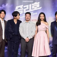 9 Potret Prescon Online SPACE SWEEPERS, Song Joong Ki dan Kim Tae Ri Tampil Memikat