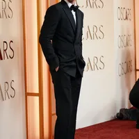 Ahn Hyo Seop di Red Carpet Oscar 2026, Si Jinu Ganteng Pakai Tuxedo