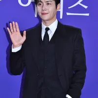 Aktor Korea di Red Carpet Blue Dragon Awards 2026, Ada Byeon Woo Seok - Hyun Bin