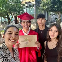 Anak Donna Agnesia dan Darius Sinathrya Lulus SMA di Portugal, Raih Diploma Magna Cumlaude