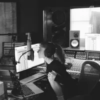 Ariana Grande Bagikan Momen Rekaman di Studio, Diduga Sedang Produksi Album ke-8