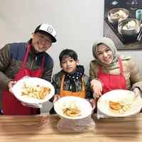 Awali Tahun 2019, Denny Cagur Sekeluarga Liburan ke Korea Selatan