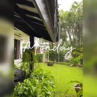Berkonsep Tradisional dan Manfaatkan Gebyok Jawa, Intip 8 Potret Rumah Widyawati yang Kental dengan Nuansa Klasik - Miliki Halaman Luas dan Asri