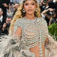 Beyonce dengan Gaun Rangka Berlian di Met Gala 2026, Tinggi Blue Ivy Jadi Sorotan