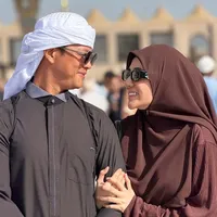 Clara Shinta Umrah Bareng Suami, Dulu Curhat Rumah Tangganya di Ujung Tanduk