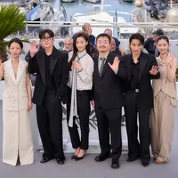 'COLONY' Raih Standing Ovation 7 Menit, Ji Chang Wook dan Jun Ji Hyun Jadi Sorotan Cannes