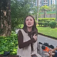 Dewi Perssik Akui Gaptek, Ungkap Semua Akun Medsosnya Dibuatkan oleh Angga Wijaya