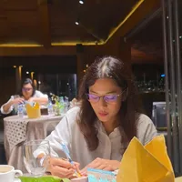 Dian Sastrowardoyo Rayakan Waisak di Borobudur, Kirim Surat untuk Mendiang Ayah