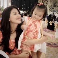 FOTO: Keseruan Sarwendah Dengan Thalia Bermain Hingga Yoga Bareng