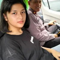 Foto Pelaku Curanmor Diciduk dan Malah Diajak Selfie Polisi, Netizen: Beda Perlakuan Kalau Cantik