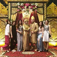 FOTO Pernikahan Cleo eks JKT, Mewah Dengan Adat Palembang