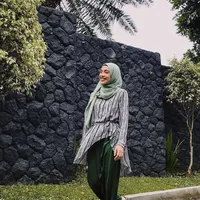 FOTO : Tika Bravani Putuskan Berhijab, Makin Anggun